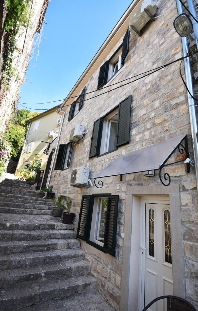 Vila Kula 1830 Apartments Herceg Novi Exteriér fotografie